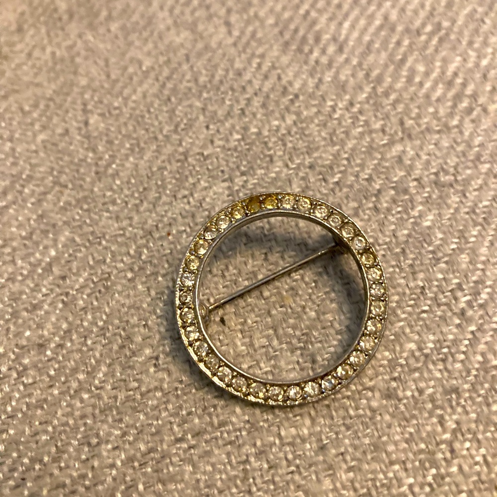 Circle pin rhinestone chrome pave’ set. Pretty over an inch
